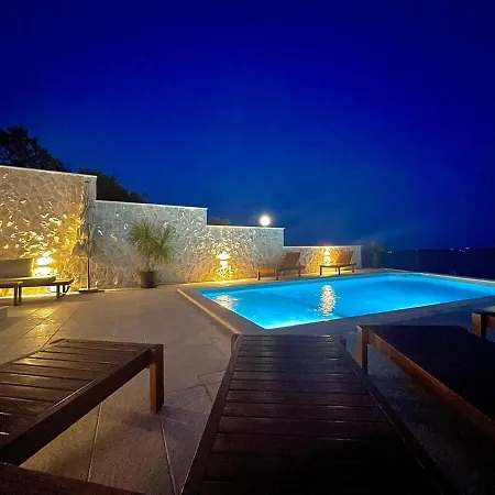 Seaside Family Friendly House With A Swimming Pool Cove Ljubljeva, Trogir - 20531 Prázdninový dům